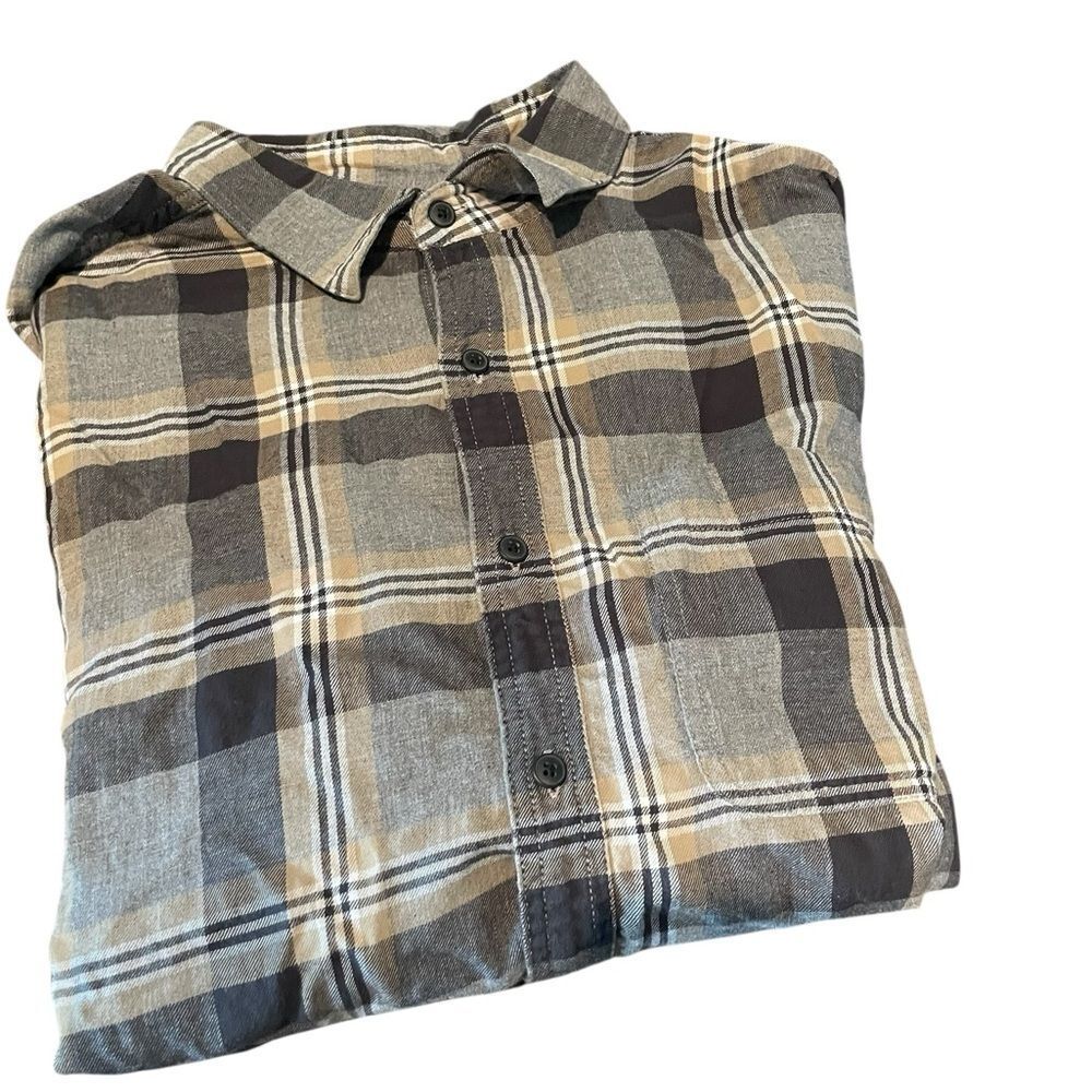 American Eagle super soft Men's Plaid Button-Up Shirt - Gray and Tan size L